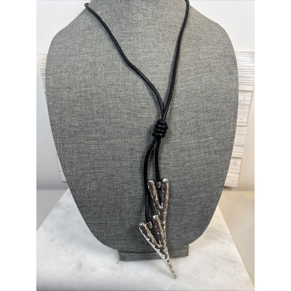 Vintage Western cowboys Bolo ties knot leather silver tone 23"